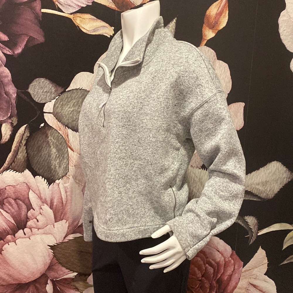 Fabletics Sweater / little crop